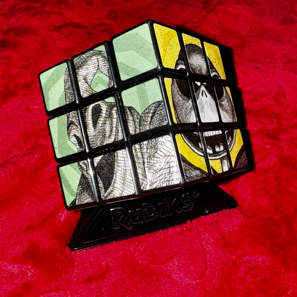 Disney The Nightmare Before Christmas Rubik’s Cube Puzzle Toy LOOSE WITH STAND